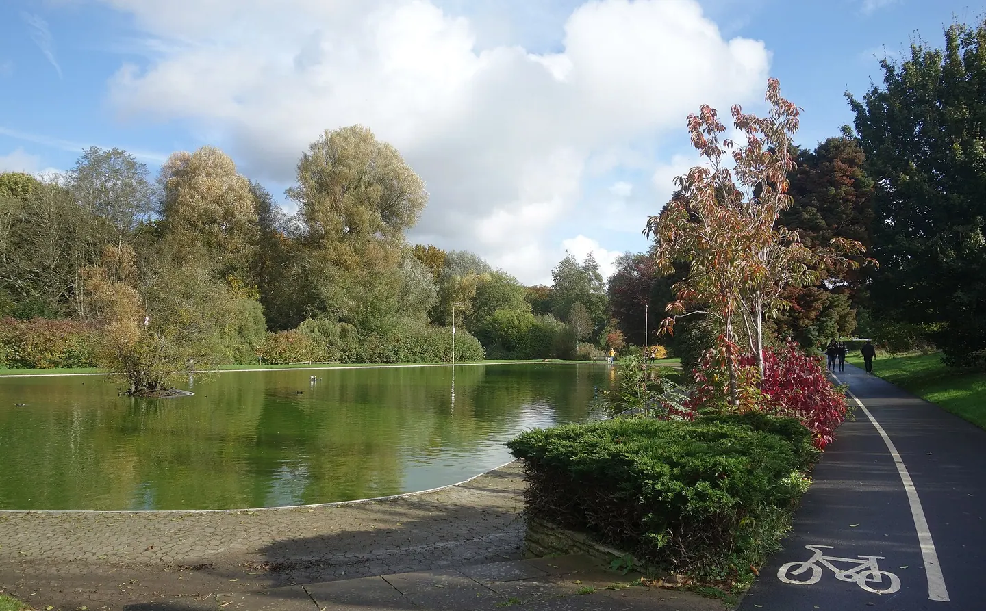 The lake in Eastrop Park, Basingstoke, in autumn